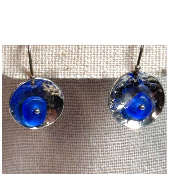 Vintage Sterling Silver & Cobalt Blue Sea Glass Dangle Earrings Hammered Finish - Picture 2 of 5
